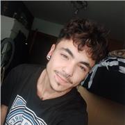 Chico joven extrovertido, con ganas de ayudar y con siempre un muy buen rendimiento escolar